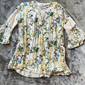 Umgee Cream and Blue Floral Boho Flowy Tunic with Ruffled Sleeves EUC Small